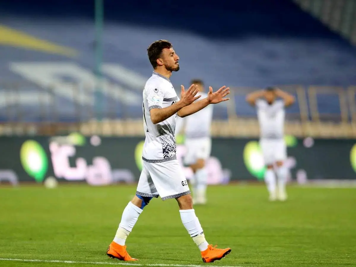 ستاره تیم قلعه نویی بر سر دوراهی استقلال و پرسپولیس