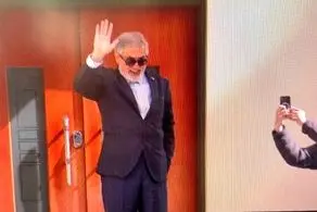 خروج سفیر ایران از استرالیا با یک بیت شعر 