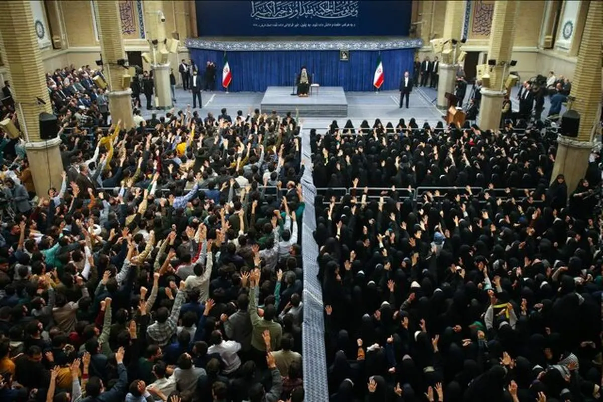 رهبر انقلاب: امسال نسبت به سال گذشته در مثل همین روز در برخی از مسائل، قویتر هستیم/ از دست دادن شخصیتهای برجسته به هیچ وجه به معنای عقبگرد نیست