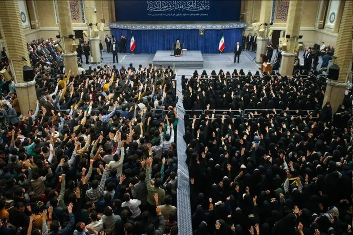 رهبر انقلاب: امسال نسبت به سال گذشته در مثل همین روز در برخی از مسائل، قوی‌تر هستیم/ از دست دادن شخصیت‌های برجسته به‌ هیچ وجه به معنای عقبگرد نیست 