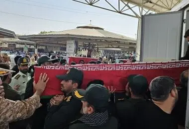 ورود پیکر مطهر شهدای حمله آمریکایی-سعودی به کشور + عکس 