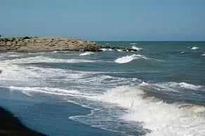 سلفی عجیب و غریب یک پسر با سیل+ عکس