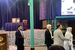 عارف رای خود را به صندوق انداخت
