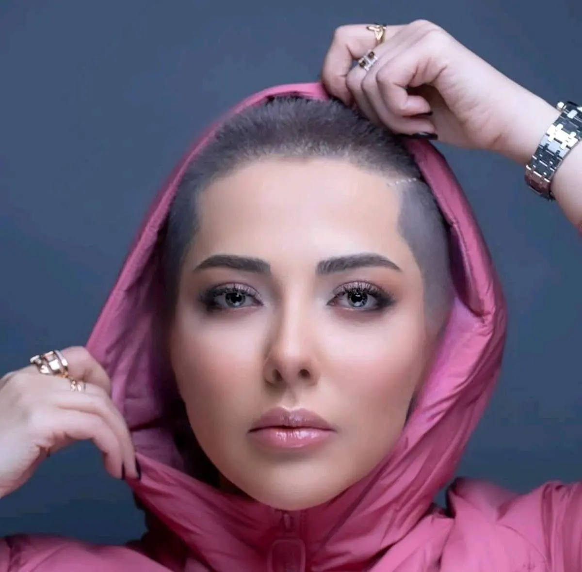 لیلا اوتادی با موهای گوگوشی خواننده شد!/ فیلم