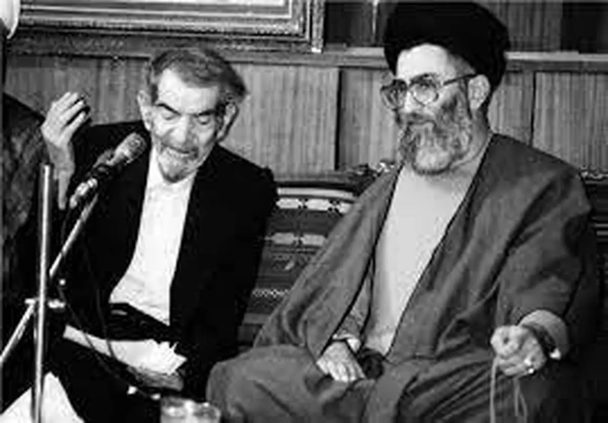 تصاویر خاص از دیدار رهبر انقلاب با شاعر معروف| شعری در وصف دست مجروح رهبری + ببینید