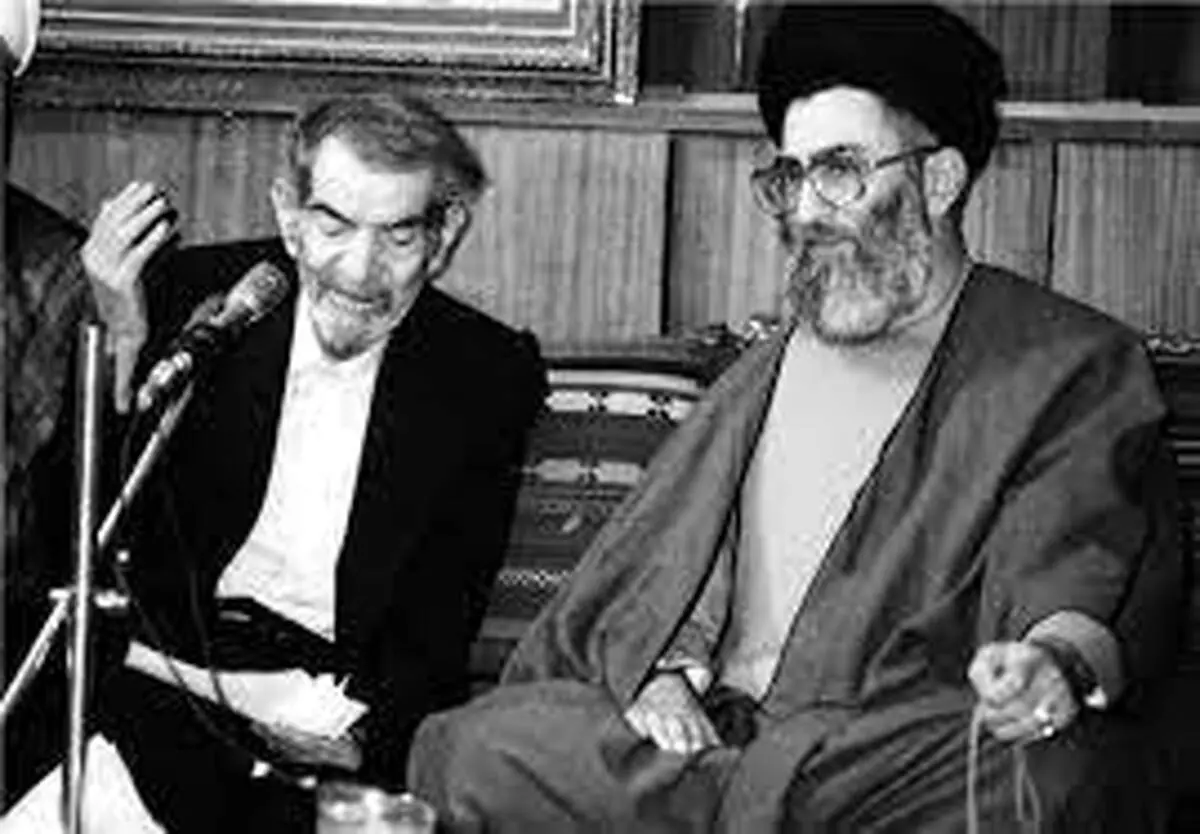 تصاویر خاص از دیدار رهبر انقلاب با شاعر معروف| شعری در وصف دست مجروح رهبری + ببینید 