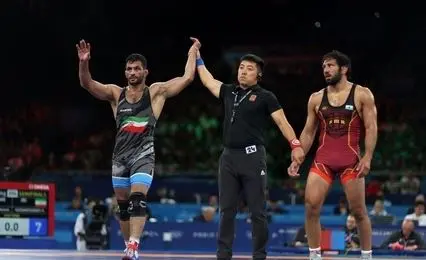 حسن یزدانی در فینال لیگ برتر کشتی آزاد مقابل مجتبی گلیج به میدان می‌رود