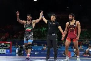 حسن یزدانی در فینال لیگ برتر کشتی آزاد مقابل مجتبی گلیج به میدان می‌رود