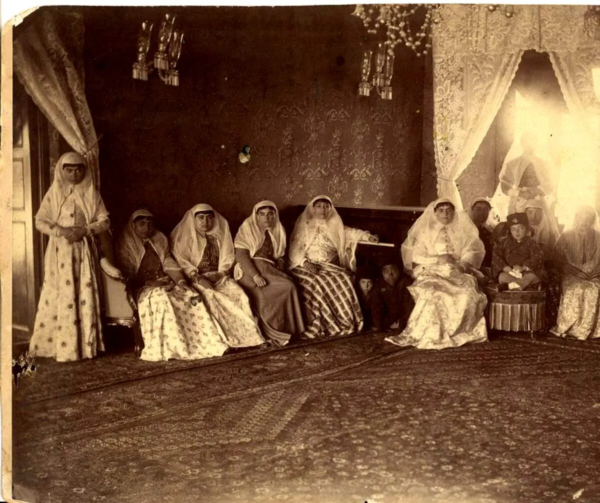 عکس باورنکردنی که ثابت می کند زنان قاجاری چقدر خوشگل بودند/ تصویر