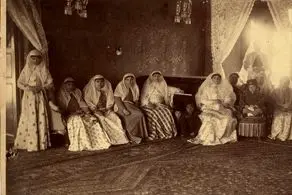 زنان حرمسرای ناصرالدین شاه در آغوش خواجه ها را ببیند!/ عکس