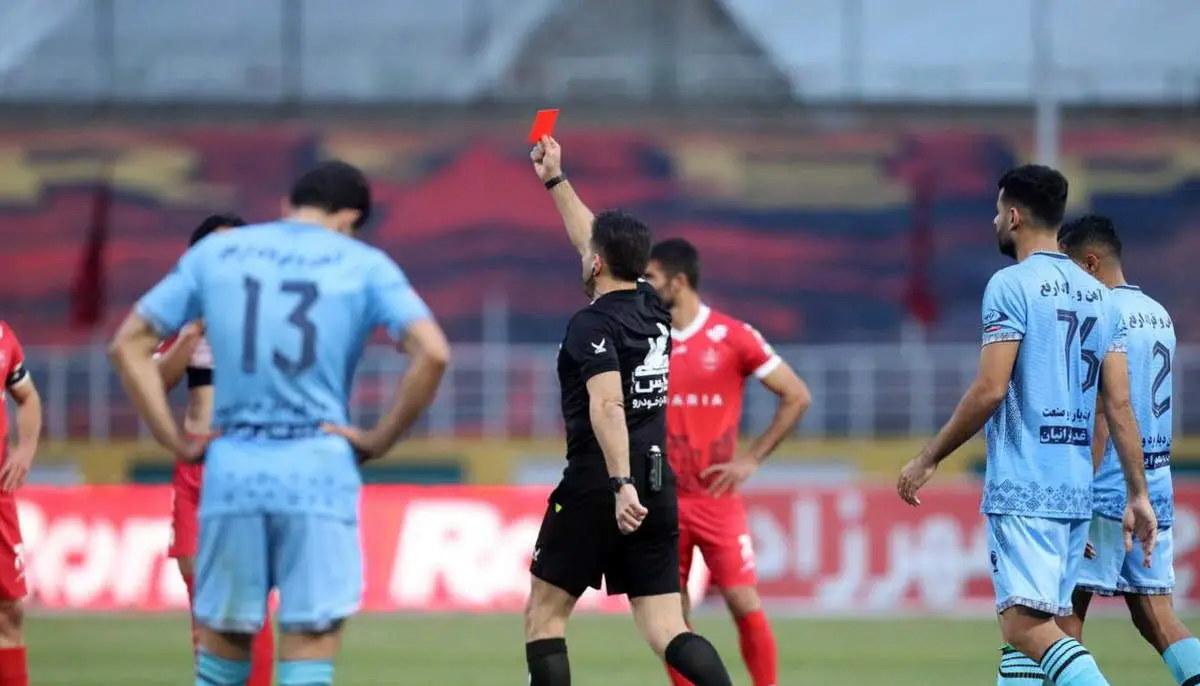  ابهام در قضاوت بازی پرسپولیس و چادرملو