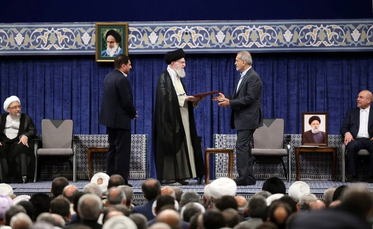 شعر جالبی که مسعود پزشکیان از ابوسعید ابوالخیر در حضور رهبری خواند!| هدف او از انتخاب این شعر چه بود؟  