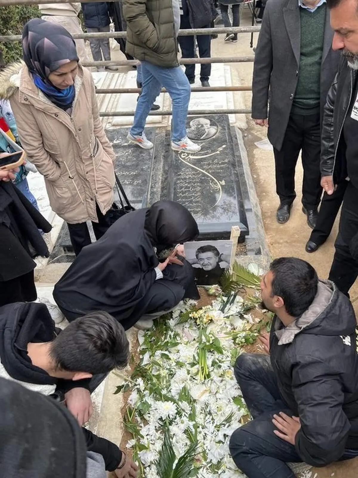 رضا رویگری در قطعه هنرمندان به خاک سپرده شد
