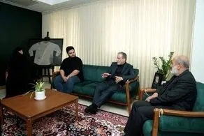 عراقچی به منزل سردار حاجی زاده رفت 