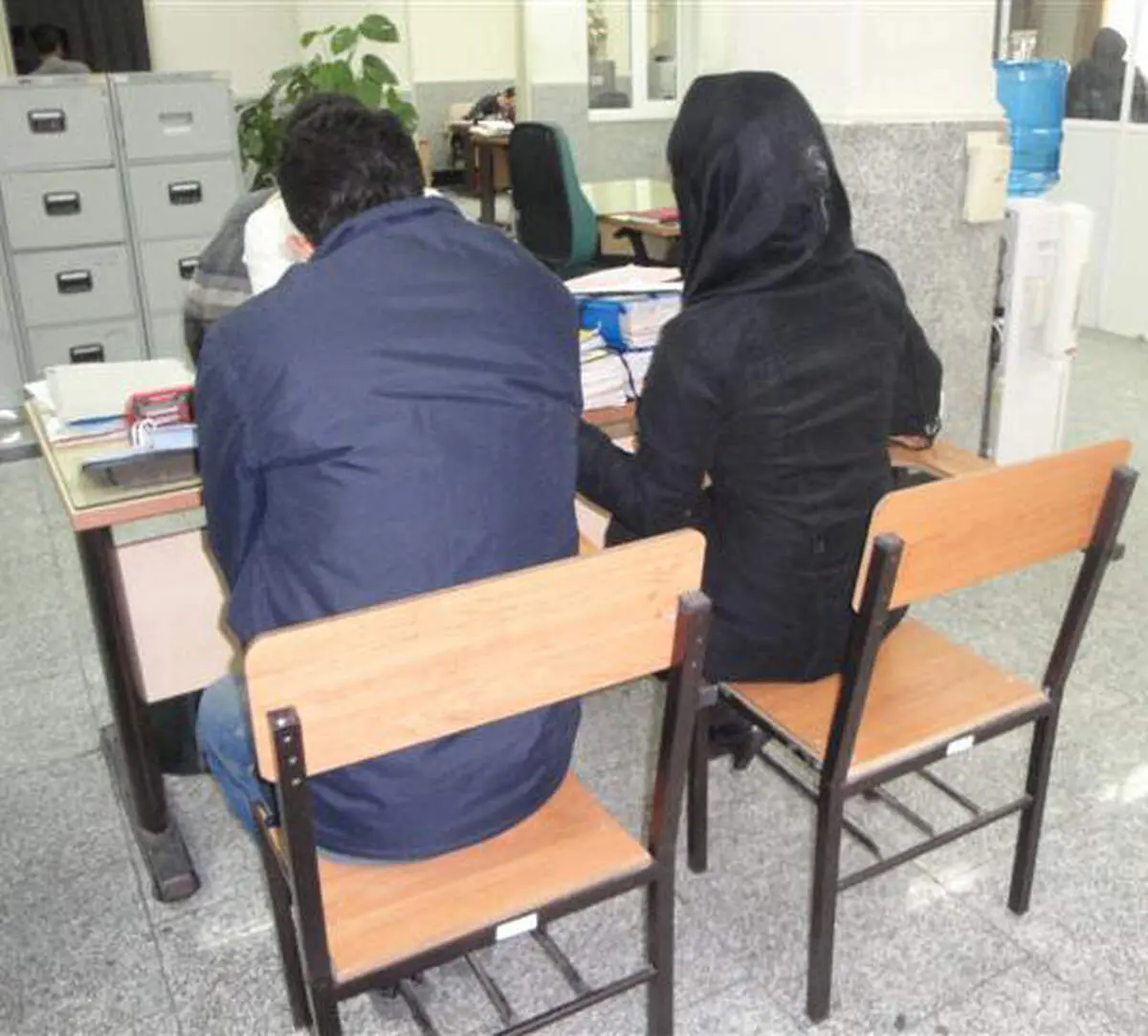 رابطه شیطانی زن متاهل با راننده مسافرکش / زنش مچ من و شوهر خیانتکارش را گرفت!
