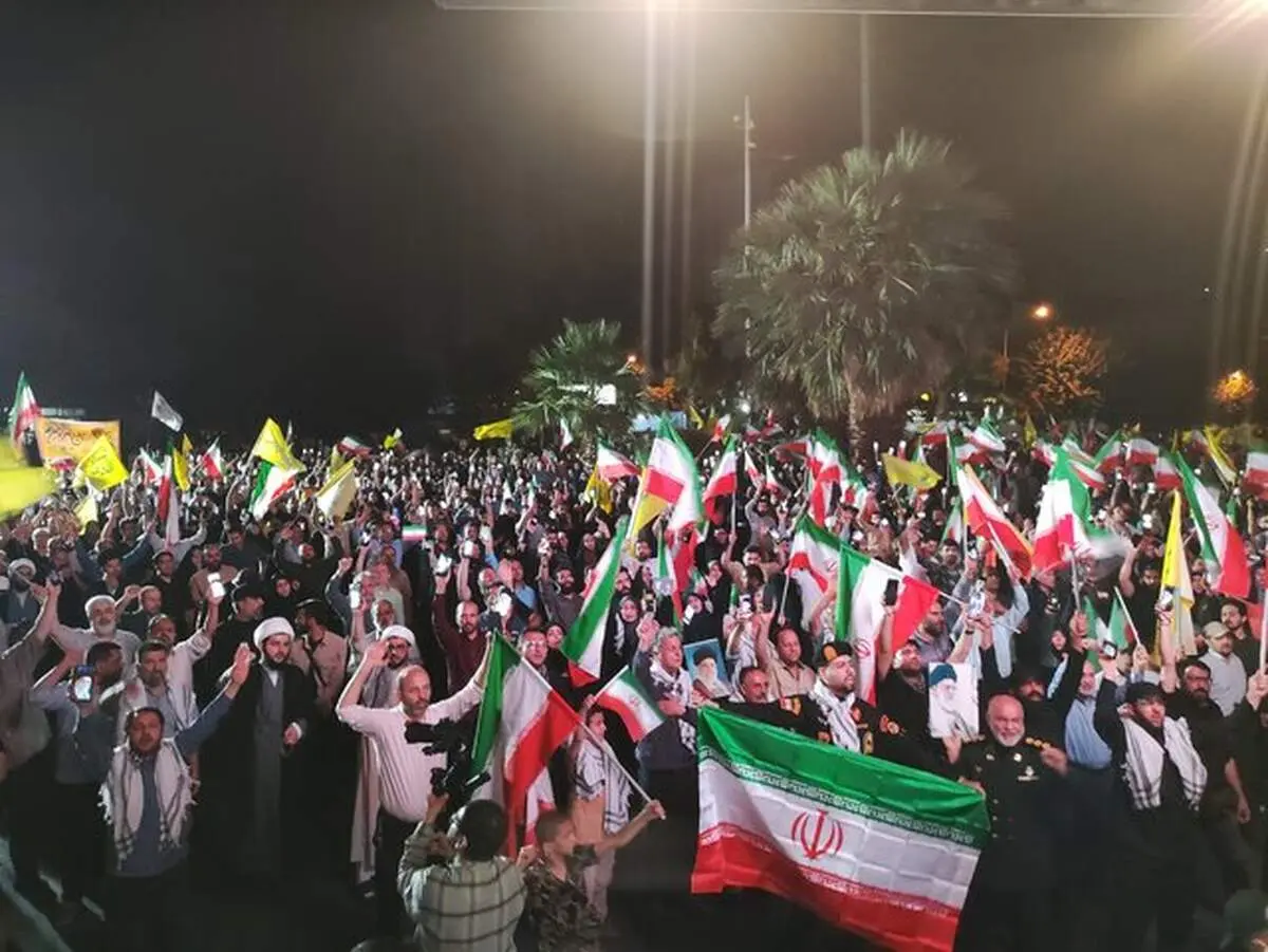 مردم تهران در خیابان فلسطین تجمع کردند 