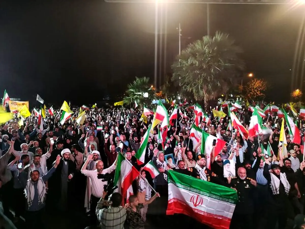 مردم تهران در خیابان فلسطین تجمع کردند 