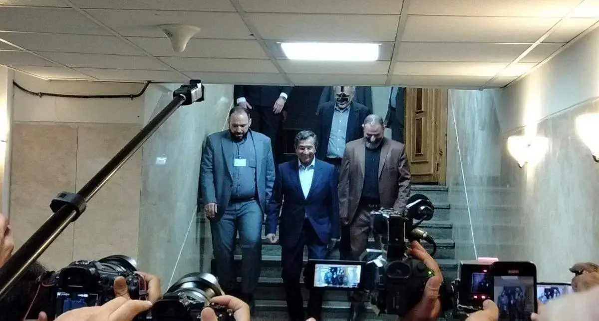 رئیس اسبق بانک مرکزی داوطلب انتخابات ریاست جمهوری شد 