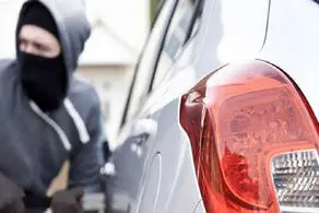 سرقت عجیب خودرو از جلوی کلانتری با جرثقیل