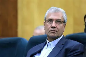 ربیعی: ایستادن جلوتر از رهبری ممنوع!