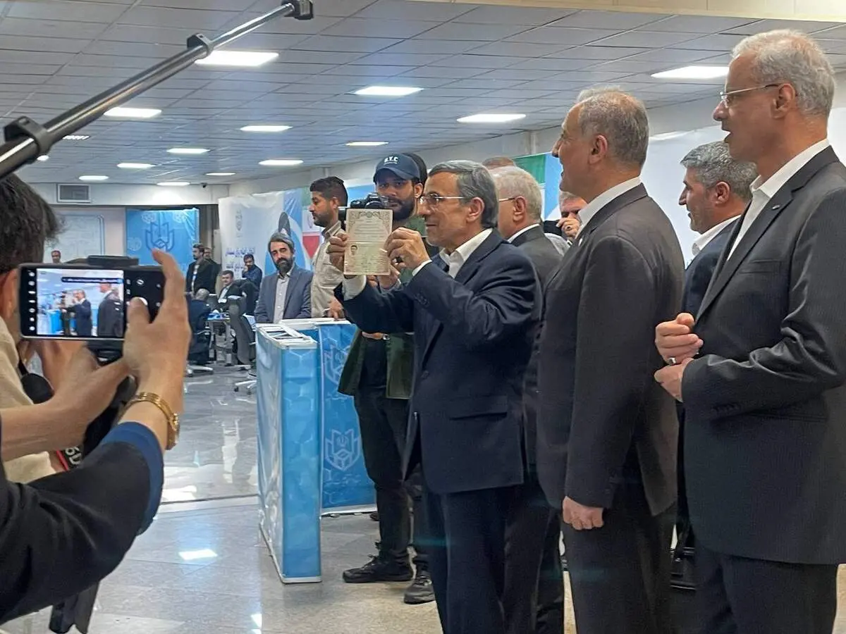 احمدی‌ نژاد داوطلب کاندیداتوری انتخابات ریاست‌جمهوری شد