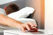 این پسر بیچاره با لحظه ای خوابیدن می‌میرد/ عکس