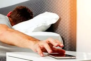 این پسر بیچاره با لحظه ای خوابیدن می‌میرد/ عکس