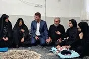 معاون رئیس‌ جمهور به دیدار خانوادهٔ میثم معینی رفت