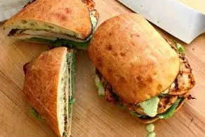 طرز تهیه ساندویچ مرغ مخلوط؛ ساده و فوری برای مدرسه بچه ها