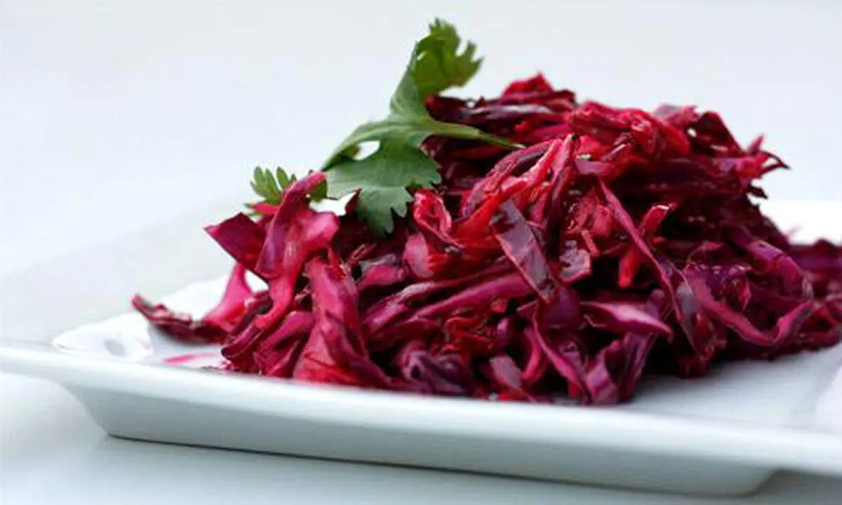 ترشی که ناصرالدین شاه عاشق آن بود/ چاشنی خوشمزه با انار و گل کلم +طرز تهیه