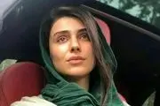 لاله مرزبان بازیگر سریال «آبان» باپورشه ۱۵ میلیاردی در خیابان/ فیلم