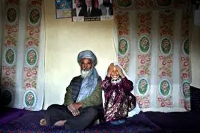 ازدواج غم انگیز دختر بچه کوچک با پیرمرد 85 ساله! + عکس