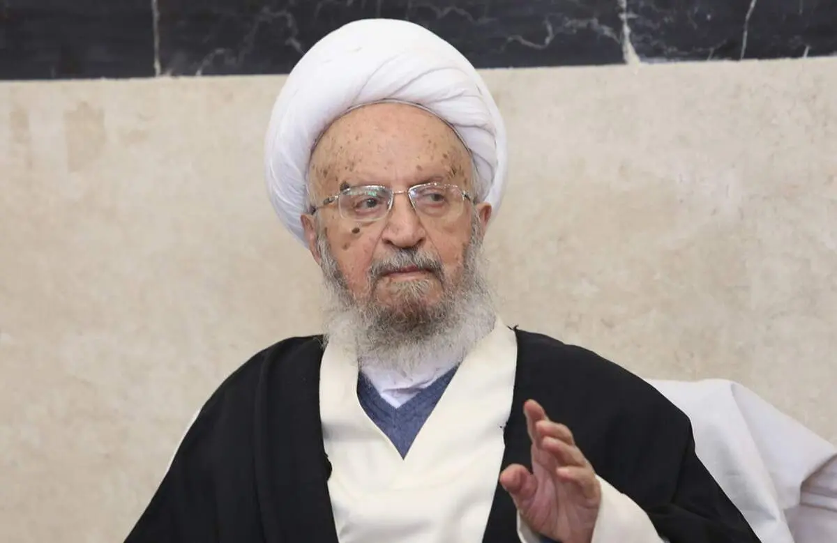 آیت الله مکارم شیرازی: اولین چیزی که جوانان بدان نیاز دارند شغل مناسب است
