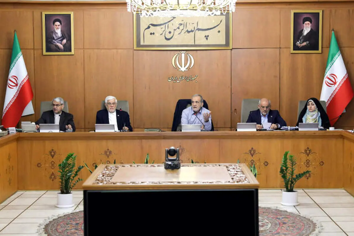 هیچ موضوعی نباید بر معیشت مردم ترجیح یابد/ اگر دغدغه مردم را داریم باید در هر تصمیم مسئولانه عمل کنیم