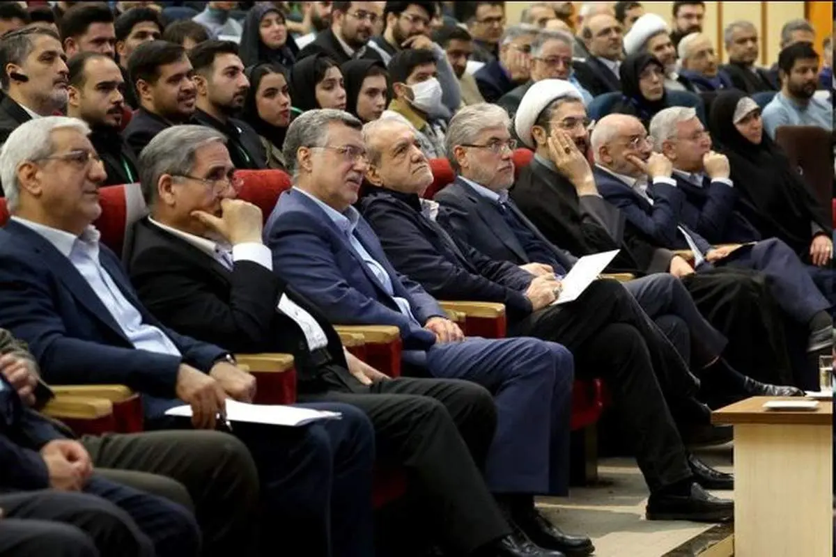 بسیاری از مشکلات را حل‌ کرده‌ایم و بسیاری از مشکلات هم هنوز روی زمین باقی مانده‌اند/ اگر قرار بود فیلترینگ با دستور حل شود، همان روز اول تمامش کرده بودیم 