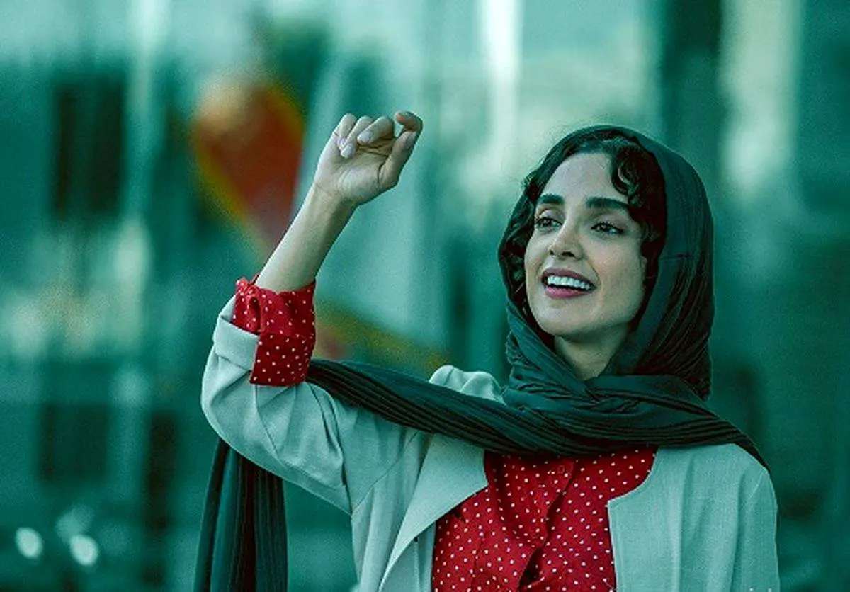 الهه حصاری با استایل عروسکی کنار لیندا کیانی/ عکس