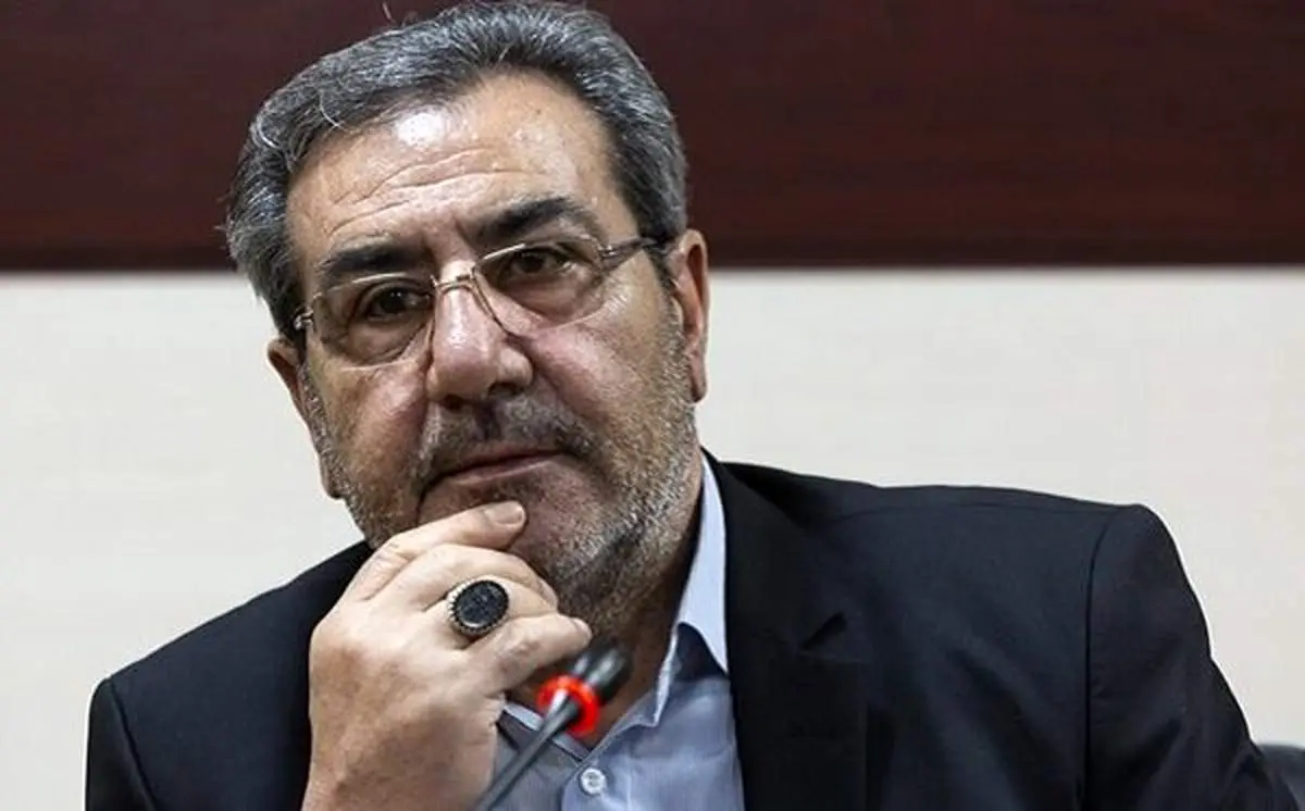 برخی نمایندگان برای هر موضوع کوچکی پشت رییس مجلس میروند تا در تلویزیون نشان داده شوند