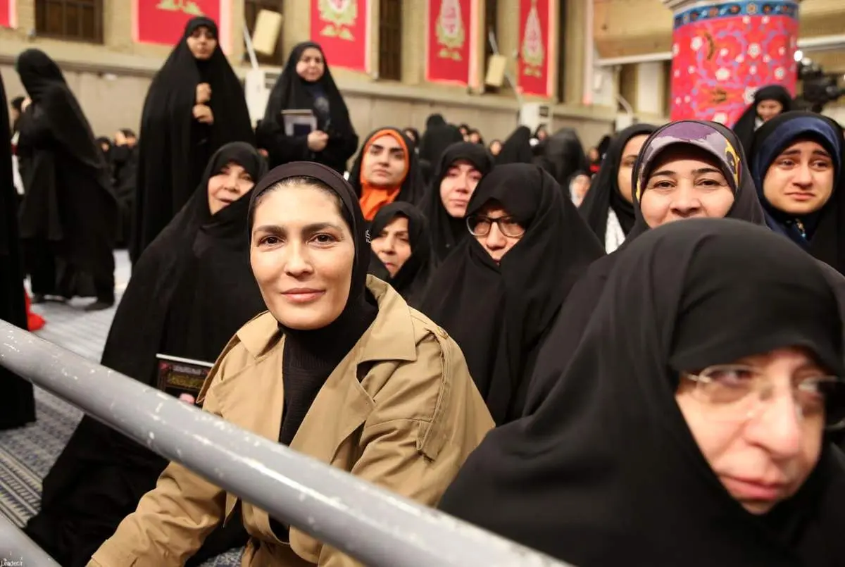 یک ورزشکار زن در دیدار رهبر انقلاب + عکس