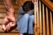 دست درازی پدر شوهر بی‌شرم به عروسش جلوی چشم شوهر بی‌غیرت!