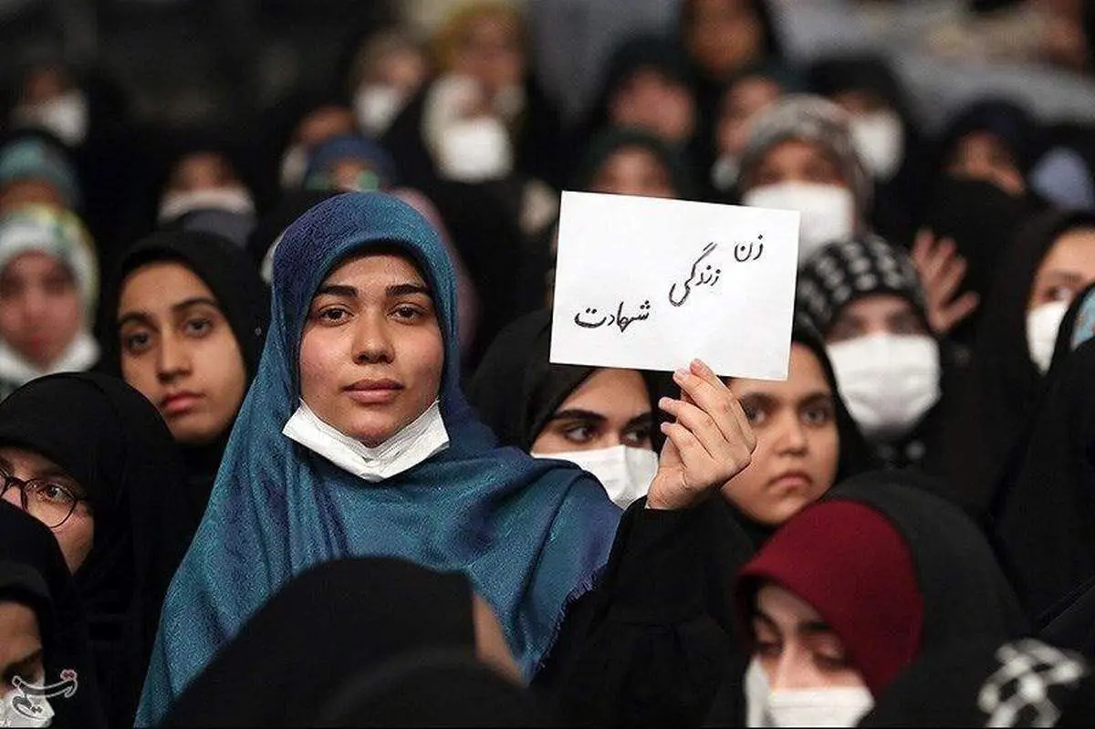 دست نوشته جالب دختر جوان در دیدار رهبری+ببینید
