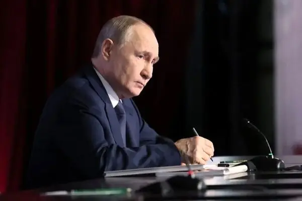 خواستگاری خبرساز در مقابل ولادیمیر پوتین 