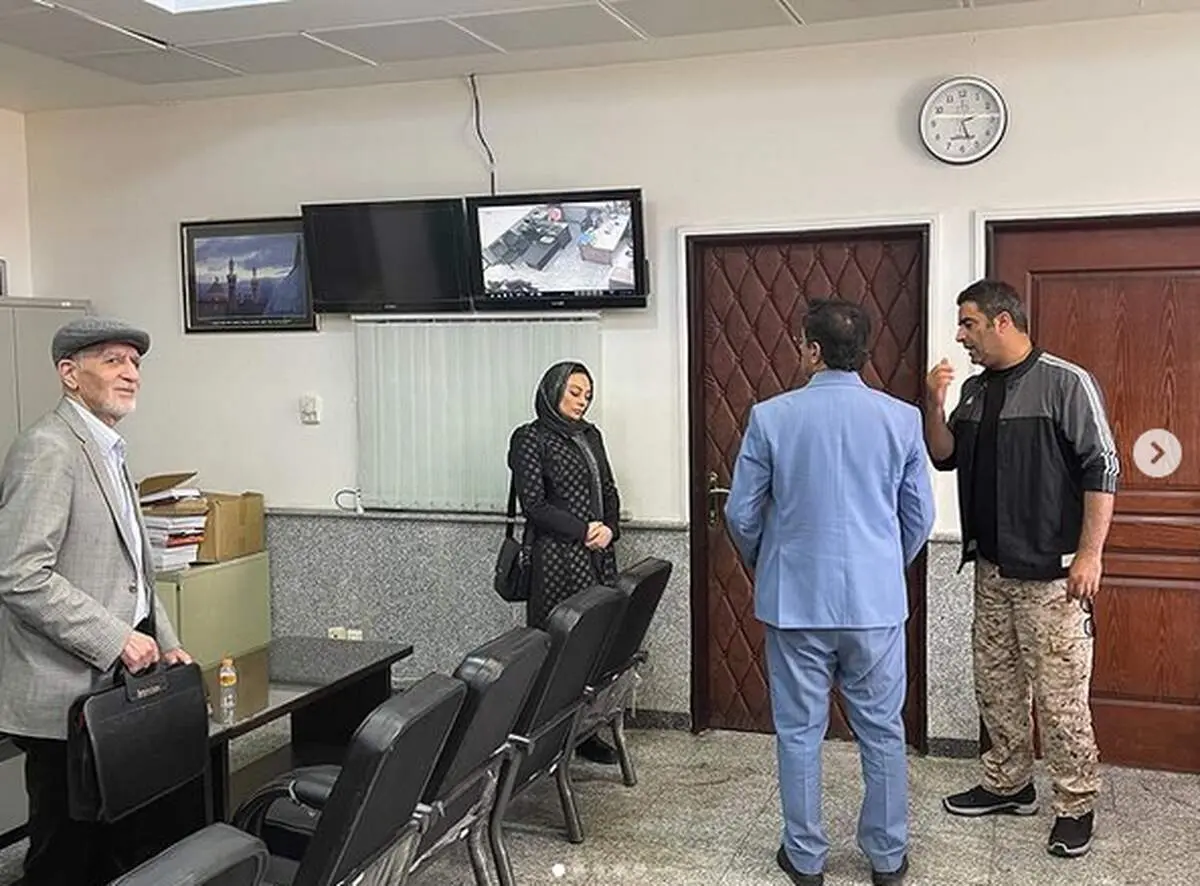 تیپ عجیب منوچهر هادی امروز در دادسرا برای آشتی با یکتا/ تصاویر