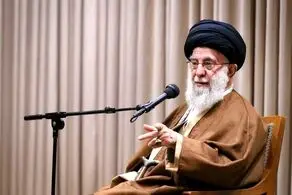 رهبر انقلاب در کنار مادرشان خدیجه میردامادی/ عکس