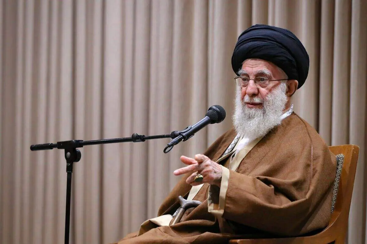 تصویری از حدیثی نصب شده در محل دیدار امروز کارگران با رهبر انقلاب 
