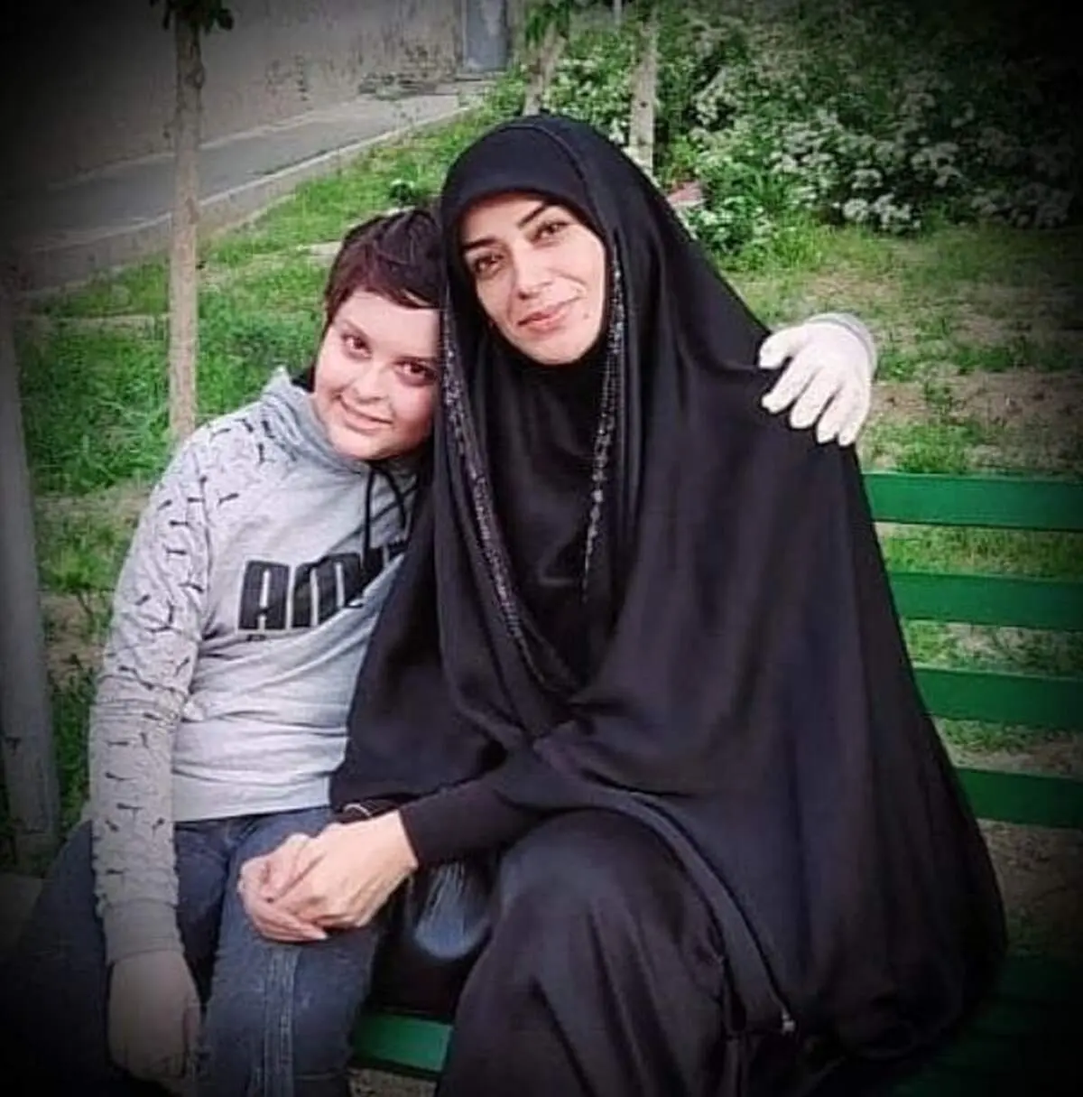 عکس عاشقانه الهام چرخنده با شوهر روحانی‌اش