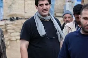 تشویق بی نظیر رسول خادم پیش از آغاز فینال لیگِ برتر کشتی/ فیلم