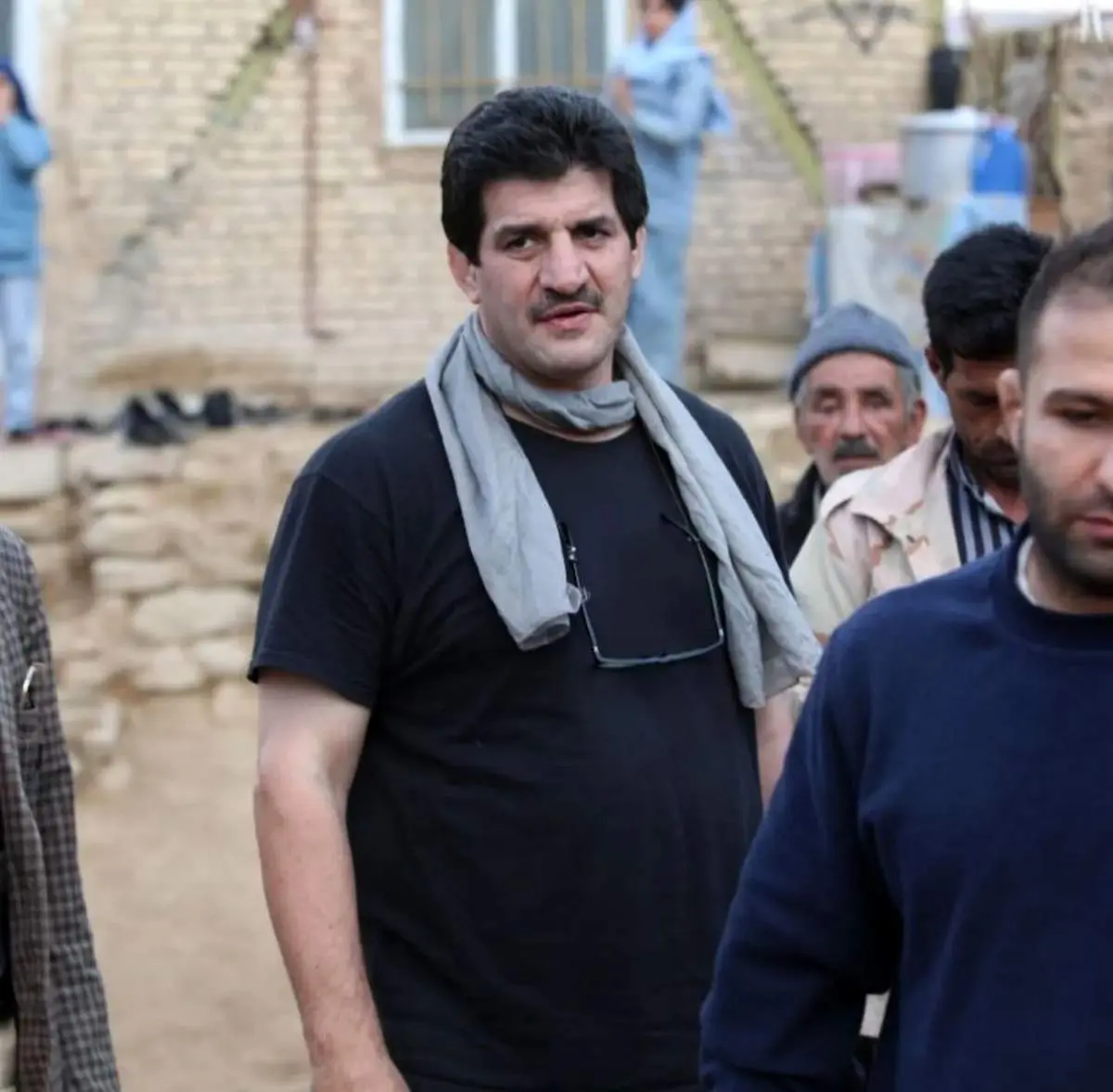 تشویق بی نظیر رسول خادم پیش از آغاز فینال لیگِ برتر کشتی/ فیلم