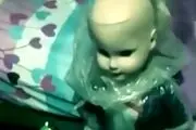 حسادت عجیب این عروسک به زن جوان شوهر دار! + عکس