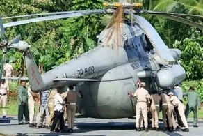 بالگرد رئیس جمهور هند در بتن فرو رفت و زمین‌گیر شد + عکس 