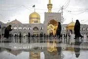 شست‌وشوی حرم رضوی در آستانه ولادت امام رئوف/ فیلم
